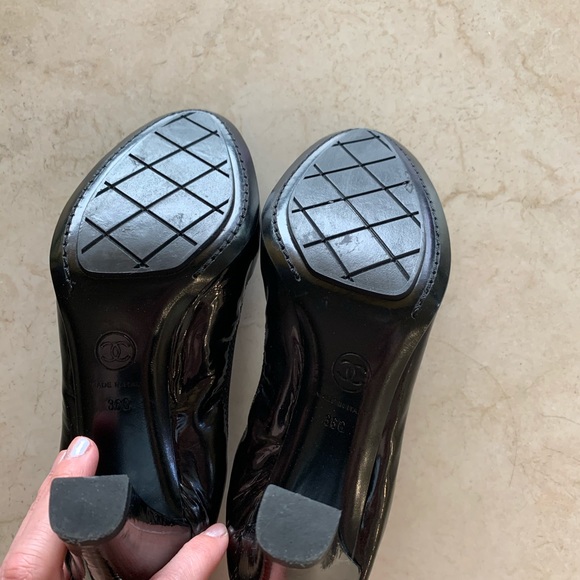 Chanel CC stretch black patent heels size 36C/6 - Picture 11 of 14